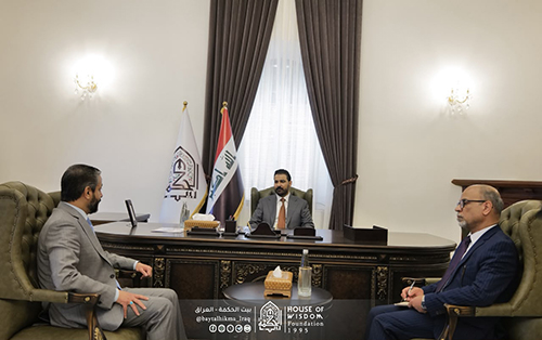 The Chairman of the Board of Trustees of Bayt Al-Hikma welcomes the Prime Minister at the institution's headquarters